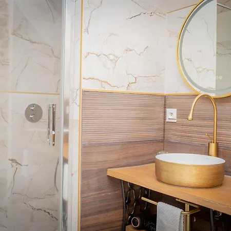 Les Romeline Apartment *