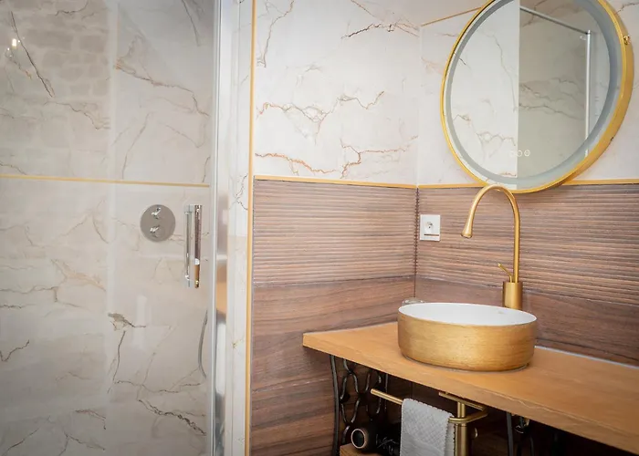 Les Romeline Apartment *